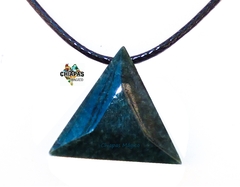 Dije Jade de Guatemala Triángulo Faceteado