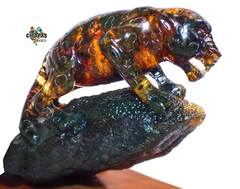 Majestuosa Escultura Jaguar de Ámbar con Base de Madera - comprar en línea