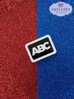 APLIQUE EM ACRÍLICO QUADRO ABC, TEMA ESCOLAR COM 4CM