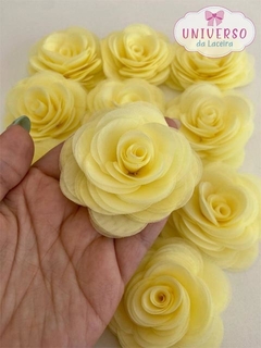 Flor de Voil Amarelo Bebê - Elegância em 3 Opções de Tamanhos