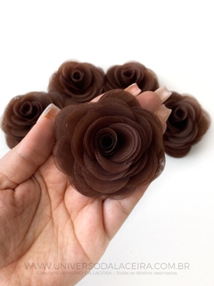 Flor de Voil Marrom Escuro - Elegância em 3 Opções de Tamanhos