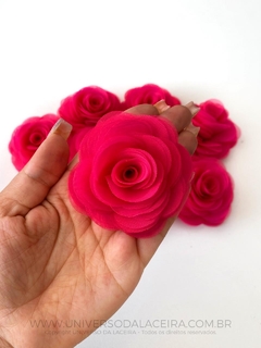 Flor de Voil Rosa Neon - Elegância em 3 Opções de Tamanhos