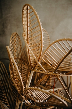 Cadeira Flor em fibra natural na internet