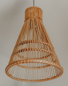 LUMINÁRIA SINO - 50x 35cm - CASA CAHAYA - Produção de móveis artesanais e sustentáveis em fibra natural