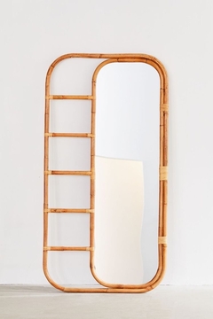 Moldura de espelho com escadinha rattan - CASA CAHAYA - Produção de móveis artesanais e sustentáveis em fibra natural