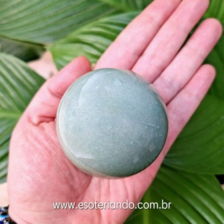 esfera lapidada de quartzo verde 100% natural - a pedra da saúde