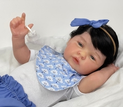 boneca bebe reborn menino corpo de silicone roupa azul com babador