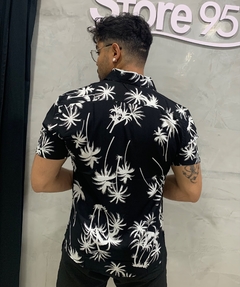 camisa estampada preta - coqueiro - comprar online