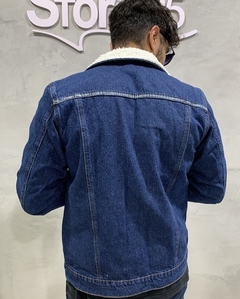 jaqueta jeans com pelinho na gola azul escura - comprar online
