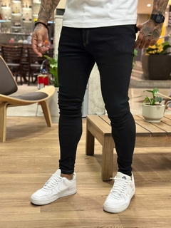 calça jeans super skinny levva preta lisa - comprar online