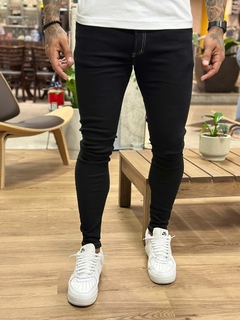 calça jeans super skinny levva preta lisa