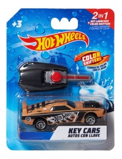 Hot Wheels: Auto 2 en 1 con llave lanzadora ¡cambia de color con el agua! -