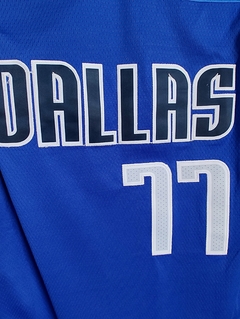 Camiseta Dallas Mavericks 77 Doncic
