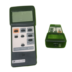 CONDUTIVÍMETRO PORTÁTIL COM CIRCUITO MICROPROCESSADOR QUE PERMITE LEITURA DE CONDUTIVIDADE E DE TEMPERATURA, ASSEGURANDO ALTA PRECISÃO, DESIGNADO PARA USO EM CAMPO – MODELO CD-4303