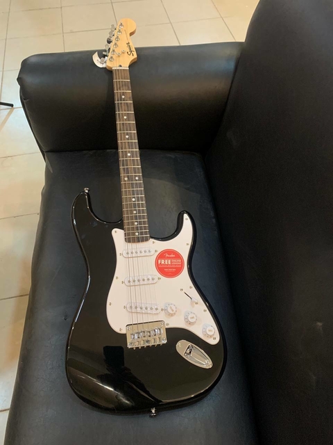 Guitarra Electrica Strat Squier Bullet by Fender