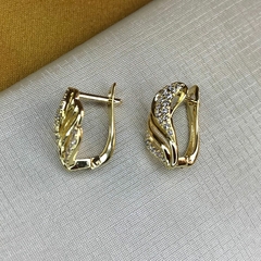 Brinco tranqueta zircônias S cravejado banhado a ouro 18k - comprar online