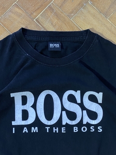 Camiseta Hugo Bo$$ 90’s - P - comprar online