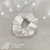 XUXINHA SCRUNCHIE DE CETIM - BRANCO - comprar online