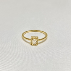 Anel com Detalhe Quadrado de Zircônias Semijoia Ouro 18K na internet