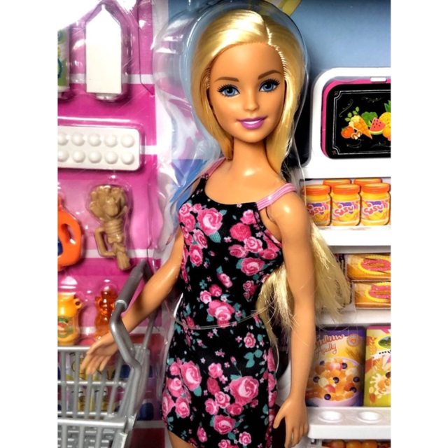 Barbie supermercado store