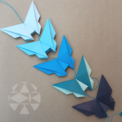Guirnalda de mariposas x 5 - Escala en Azules Duocolor