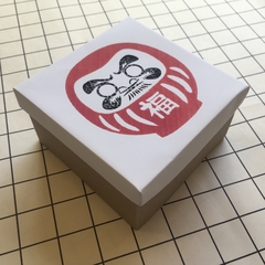 Toresu Sellos - Daruma Box - origamiteca