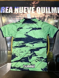 Camiseta Prematch Quilmes Verde 2023 Hummel - comprar online
