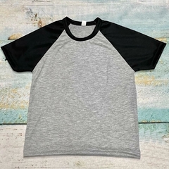 Art. 123 Remera manga ranglan gris combinada con negro