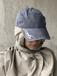 gorra gris clarito