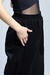Calça pantalona detalhe lateral preta na internet
