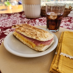 Sándwich con Jamón y Queso en Pan Artesanal Gluten Free