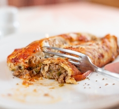 CANELONES DE CARNE CON SALSA MIXTA