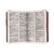 biblia-king-james-atualizada-slim-media-luxo-preta-kja-editora-art-gospel-sku-40058-detalhe-interno