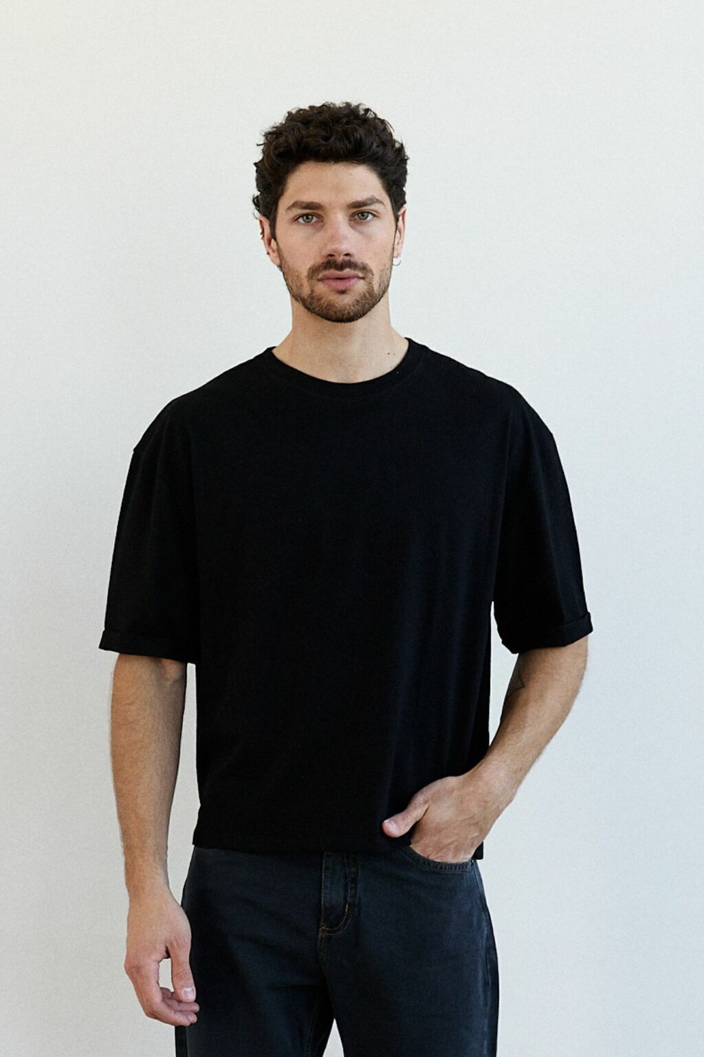 Remera Corta Negra de Algodon Suave y Comoda