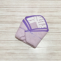 Toallón de algodón con capucha diseño escritos lila