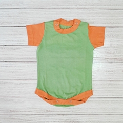 Body verde combinado con naranja