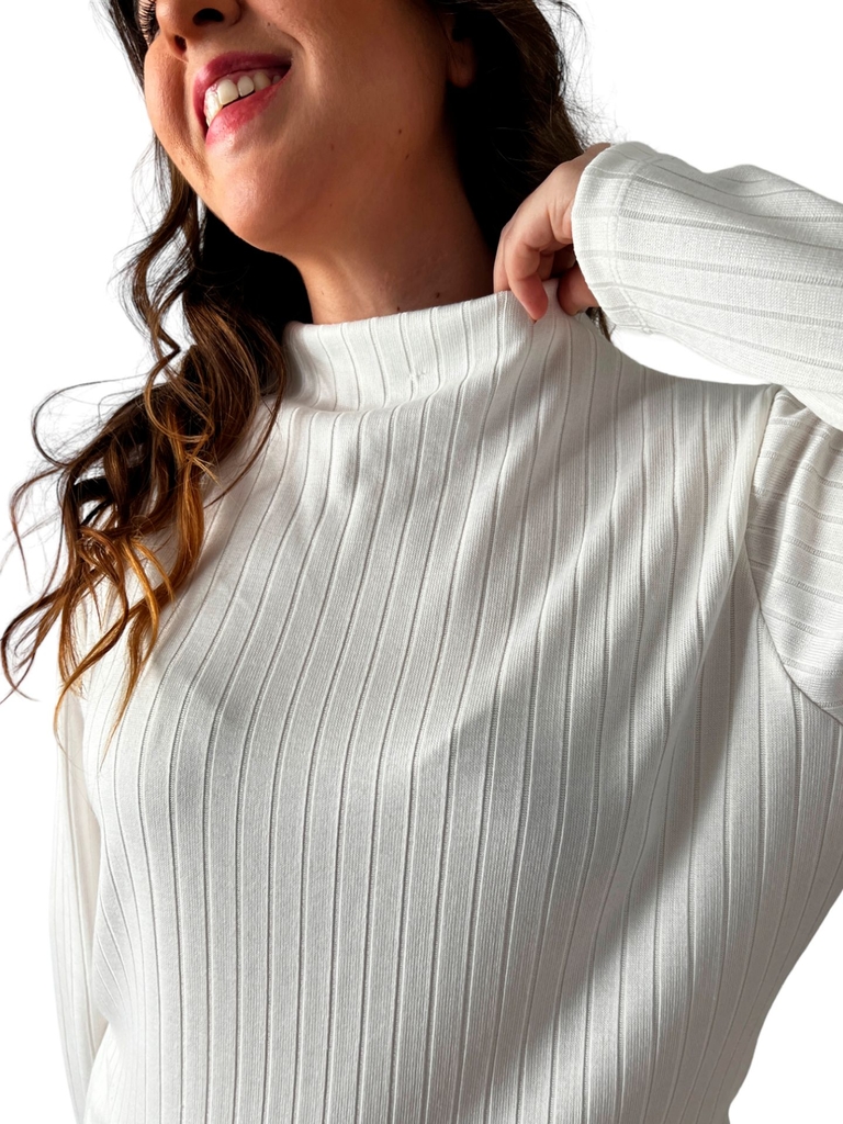 Blusa manga larga de morley media polera. Heloiza