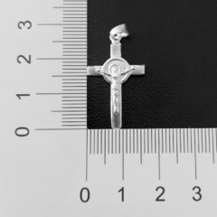Pingente Crucifixo Medalha (3cmX1,8cm) (PRATA 925) na internet
