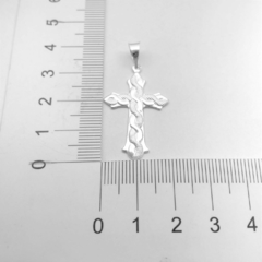 Pingente Crucifixo Serpenteado (3,5cmX2,2cm) (PRATA 925) na internet