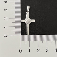 Pingente Crucifixo Trançado (3cmX1,9cm) (PRATA 925) na internet