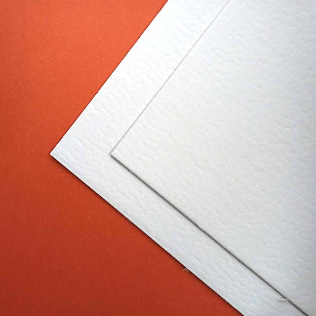  Paquete de 100 placas de cartón paspartú, de 5 x 7, color  blanco, con corte biselado, color blanco, para fotos de 4 x 6 + parte  trasera + bolsas : Electrónica