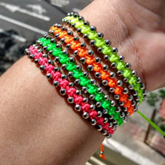 Pulseira Macramé Bolinhas Prateadas