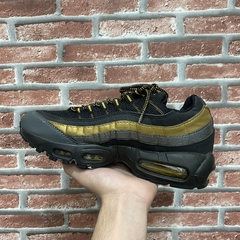 Air Max 95 “Dourado/Cinza” na internet