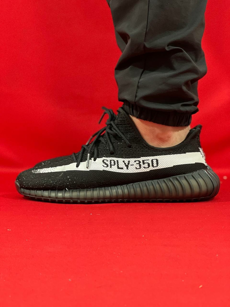 ADIDAS YEEZY BOOST 350 PRETO/BRANCO - Closet Innovation