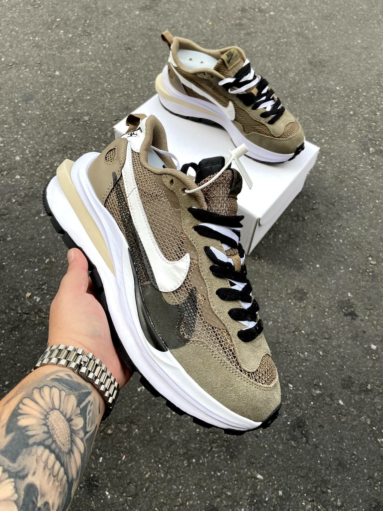 Nike sacai shop online new arrivals