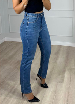 calça jeans mom com lycra na internet