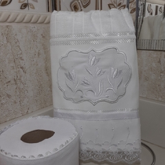 comprar-toalha-de-lavabo-bordada-porta-papel-higiênico-bordado-branco