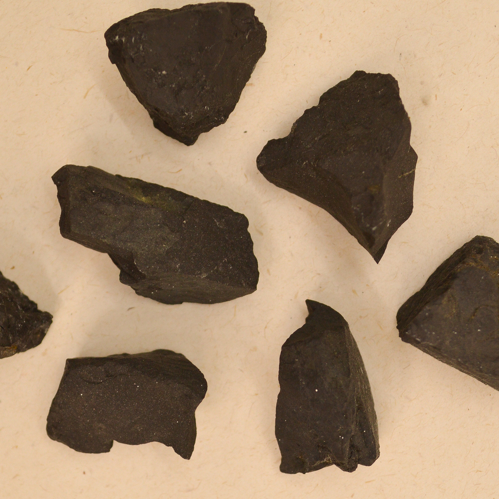 Piedra de shungit pulida - EDOLOGY GEMS AND JEWELS