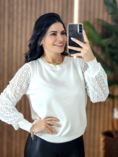 Blusa Iris Modal com manga trabalhada na renda com tule - comprar online