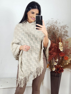 Poncho Tricot Julia com Capuz - comprar online